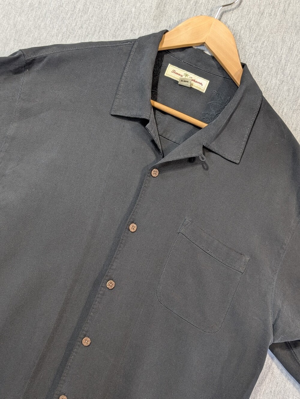 Tommy Bahama Silk Button Shirt Men's Large Black Short Sleeve